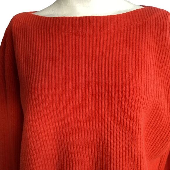 Banana Republic small/medium crop sweater.  0640 - Picture 4 of 7
